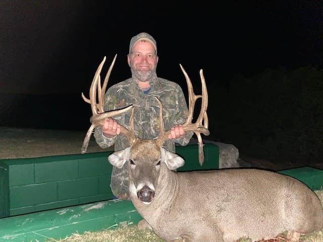 208" Signature Buck