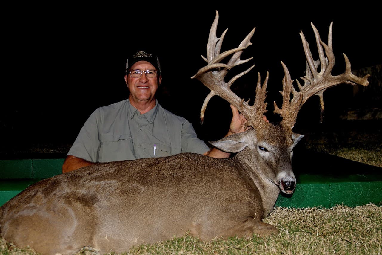 301" Signature Buck